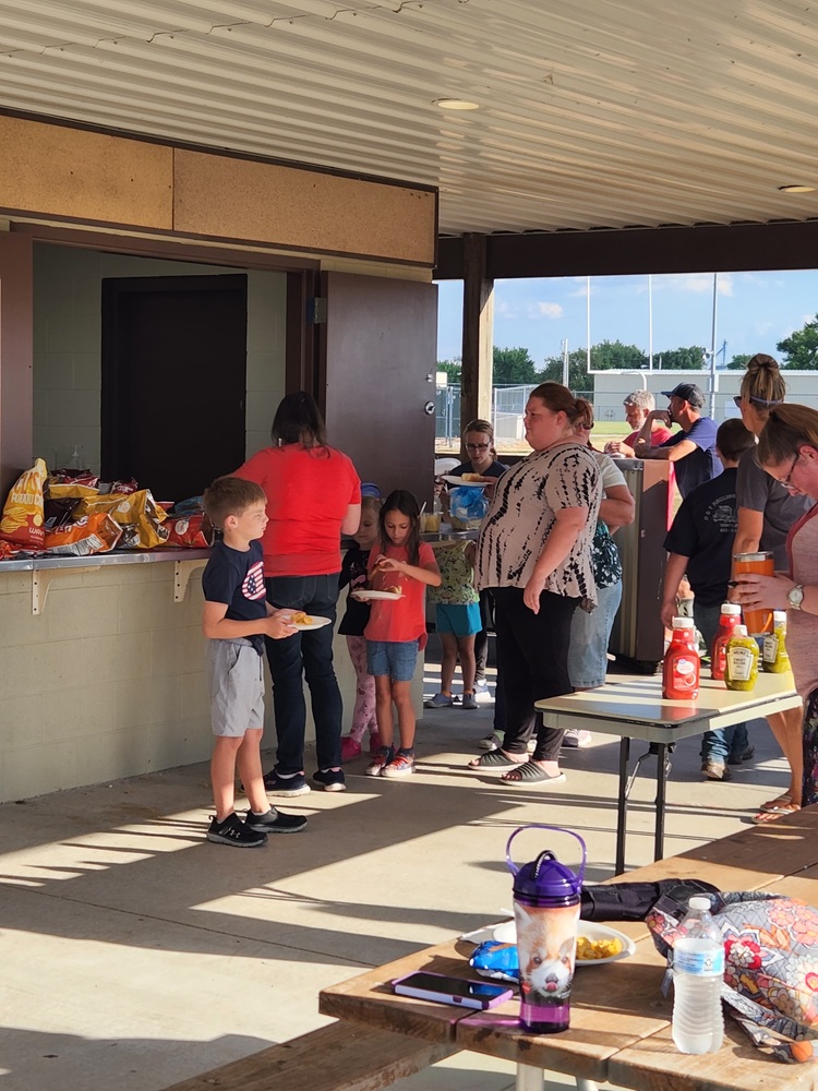 Students Participate in Back To School Tailgate