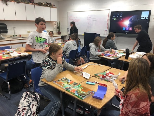 7th grade students create dna model in science class